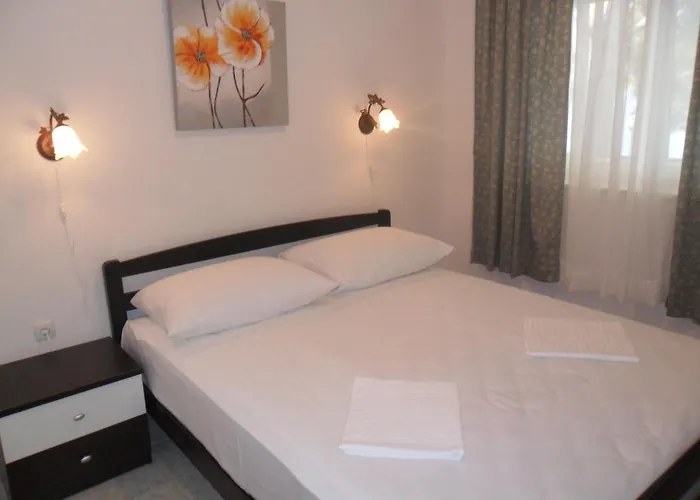 By The Sea - 18158 روغوزنيكا