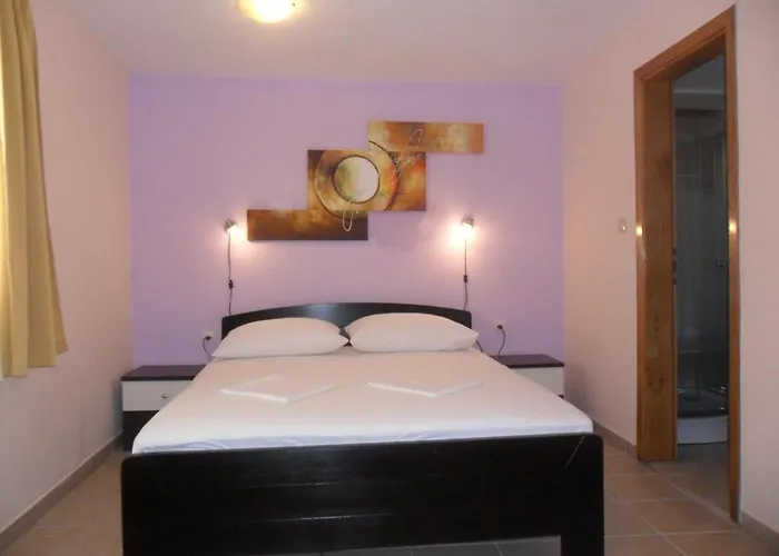 By The Sea - 18158 Daire